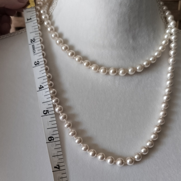 LAST CHANCE 2 strands of faux pearls - Picture 2 of 3
